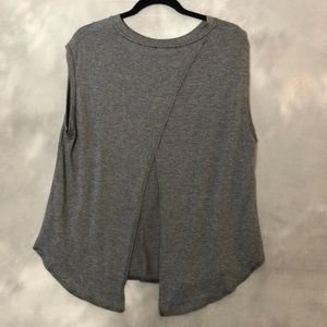 Amour Vert Split Back Sleeveless T-shirt